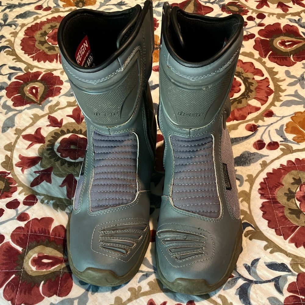 REIGN ICON MOTORCYCLE BOOTS size 9.5